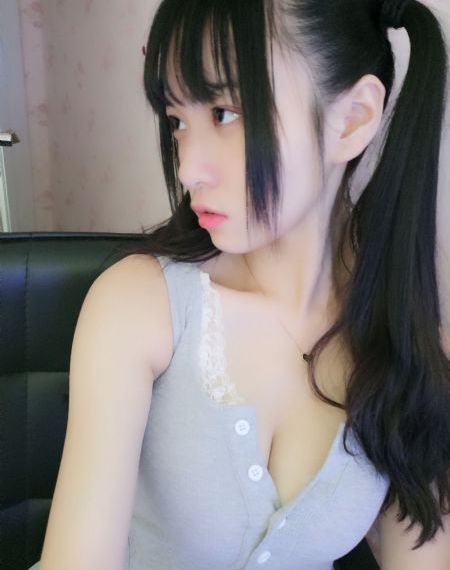 26岁女高中生动漫