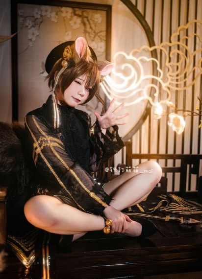 黑丝美女
