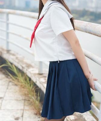 女生高考查分见6开头坐地大哭